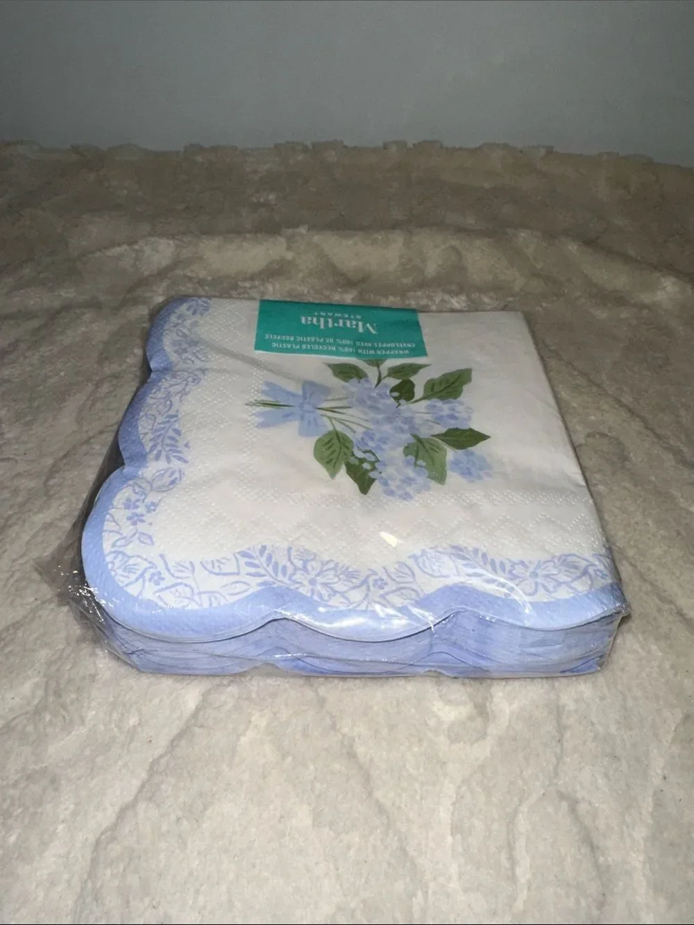 Martha STEWART White Lavender Green Hydrangea Scalloped Paper Napkins 40 3-ply